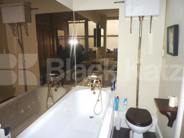 			MINS TO PORTOBELLO ROAD MARKETED!, 2 Bedroom, 1 bath, 1 reception Flat			 Oxford Gardens, LADBROKE GROVE